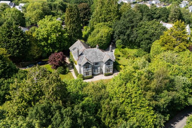 6 bedroom detached house for sale