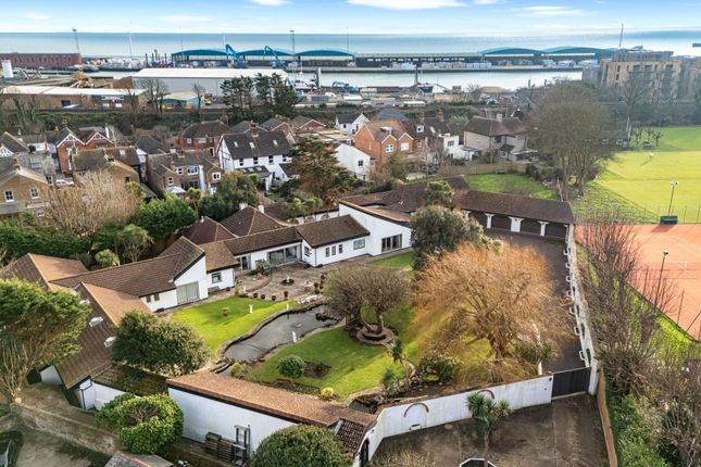 Park Lane, Brighton BN42 5 bed detached house for sale