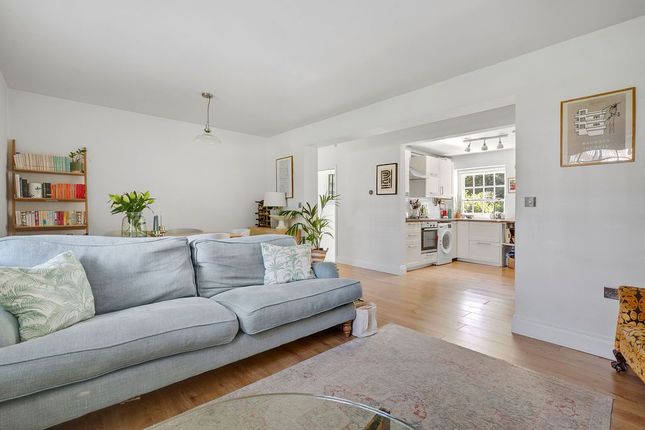 Corringham Road, London NW11 2 bed flat for sale