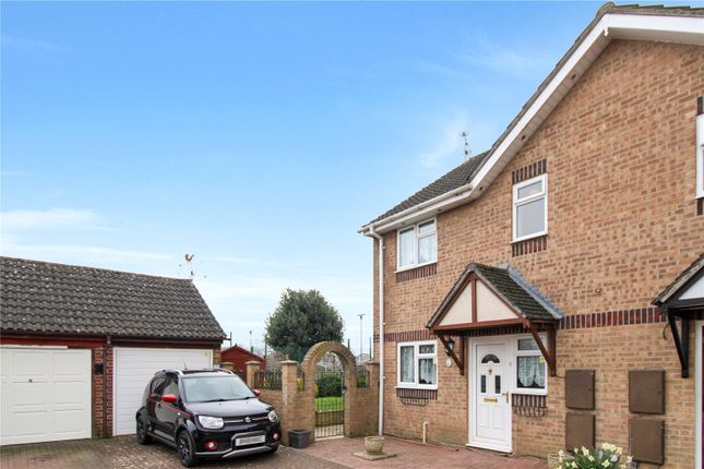 Olive Grove, Wiltshire SN25 3 bed end of terrace house for sale