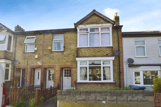 Marks Road, Romford 1 bed apartment for sale
