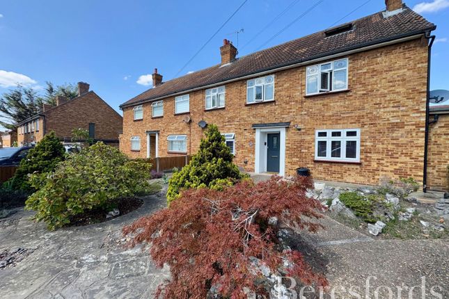Claremont Road, Hornchurch, RM11 2 bed maisonette for sale