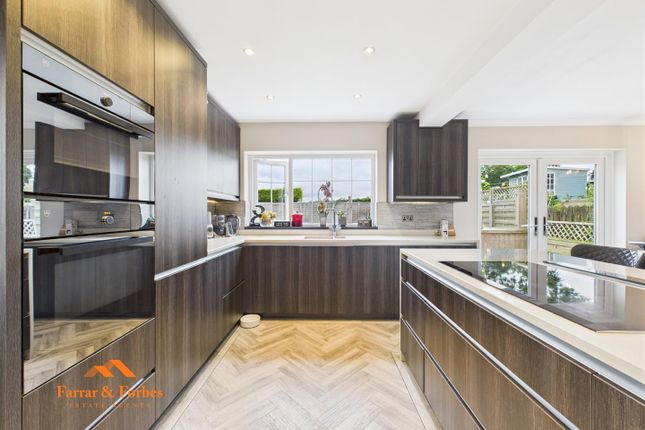 Langfield, Burnley BB10 4 bed detached house for sale