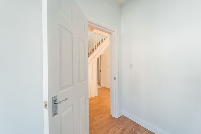 4 bed detached house
