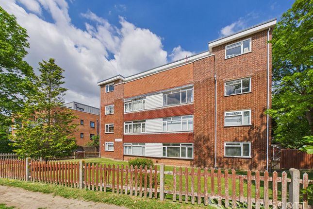 Cheam Road, Epsom, KT17 2 bed flat for sale
