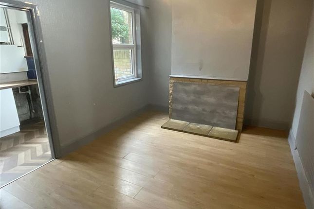 Clifton Gardens, Cliftonville... 3 bed semi