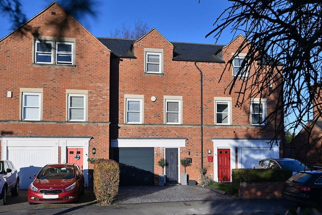 3 bedroom town house for sale