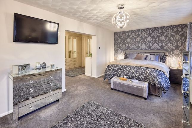 6 bedroom detached house for sale