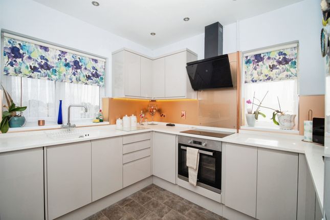 3 bedroom flat for sale