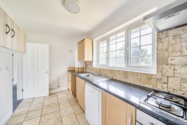 Roe Lane, KINGSBURY NW9 2 bed maisonette for sale