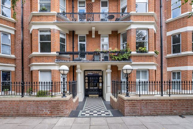 3 bedroom flat for sale
