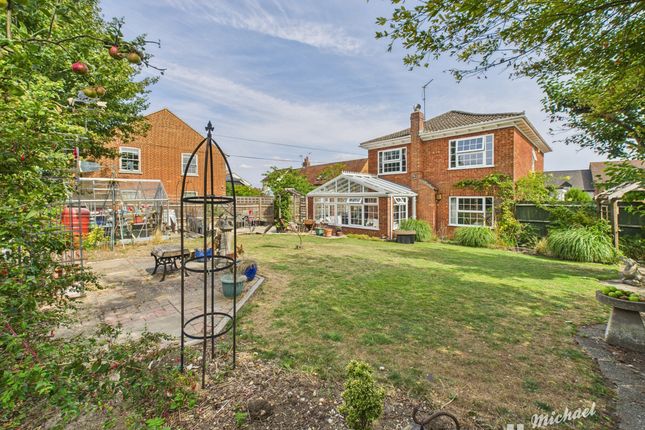 Barnett Way, Bierton, Aylesbury 4 bed detached house for sale