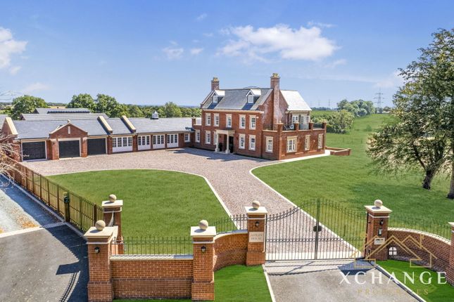 Howe Green, Nuneaton CV10 6 bed detached house for sale