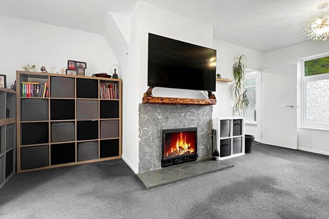 3 bed end terrace house