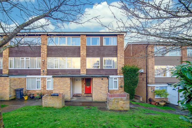 Ashdown Drive, Borehamwood 3 bed maisonette for sale