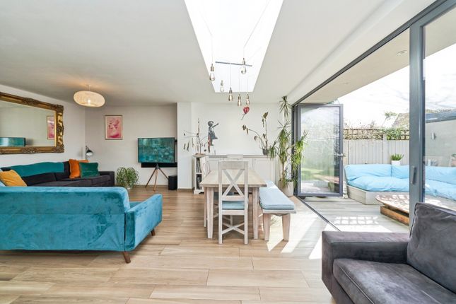 5 bedroom semi-detached house for sale