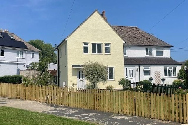 Brizewood,  Carterton,  Oxfordshire, ... 3 bed semi