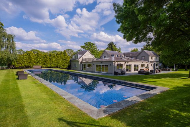 Burtonhole Lane, London, NW7 5 bed detached house for sale