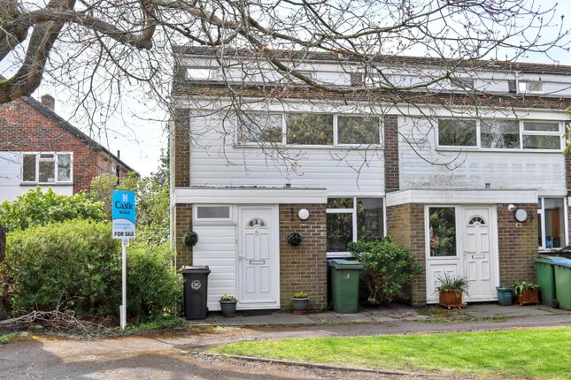Ingrams Close, Hersham KT12 2 bed end of terrace house for sale