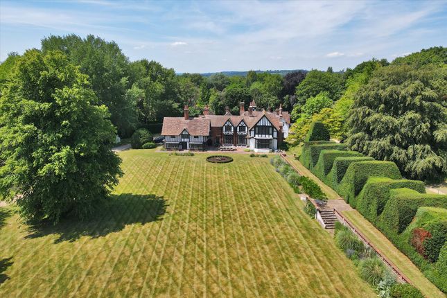 Vicarage Road, Yalding, Kent, ME18 8 bed detached house for sale