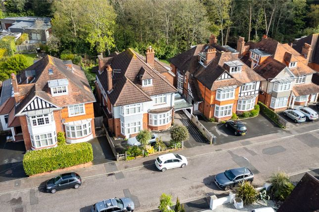 6 bedroom detached house for sale