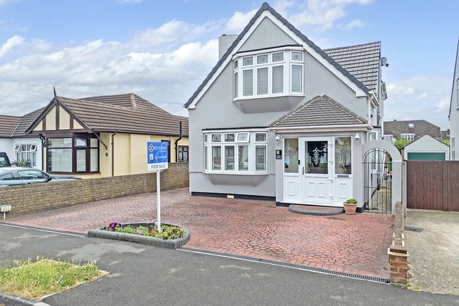 Clyde Way, Rise Park, Romford, RM1 3 bed detached house for sale