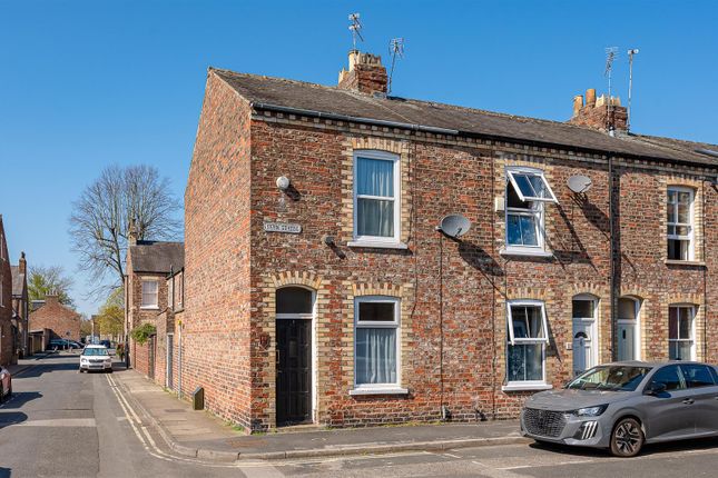 Fern Street, York, YO31 7QU 2 bed end of terrace house for sale