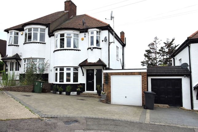 Mayhew Close, Chingford, E4 3 bed semi