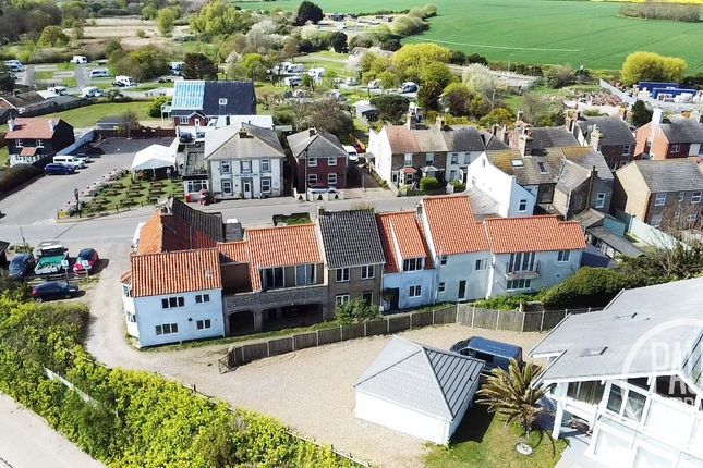 High Path, Kessingland, NR33 8 bed end of terrace house for sale