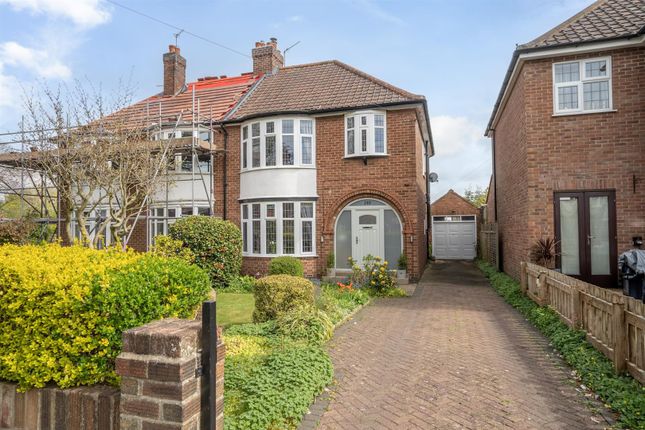 Beckfield Lane, York, YO26 5PG 3 bed semi