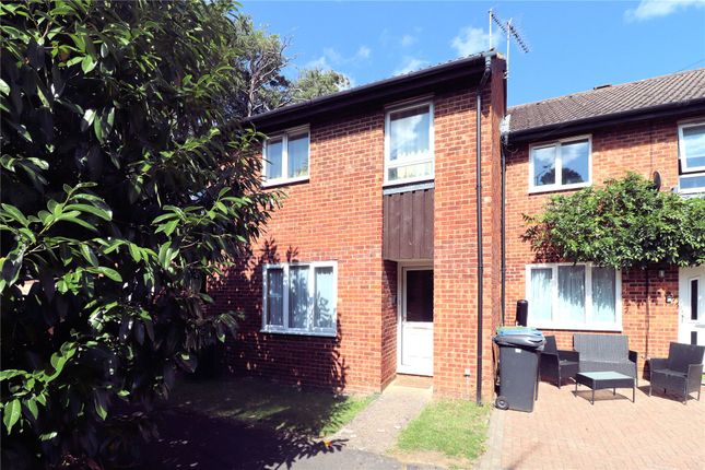 Hamble Walk, Surrey GU21 3 bed terraced house for sale
