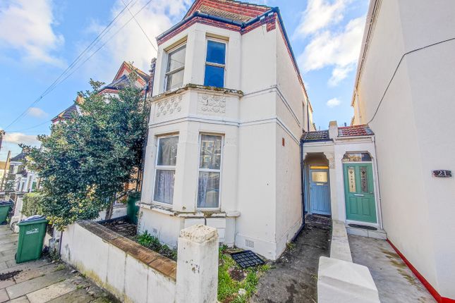 Piedmont Road, Plumstead, London, SE18 2 bed flat for sale
