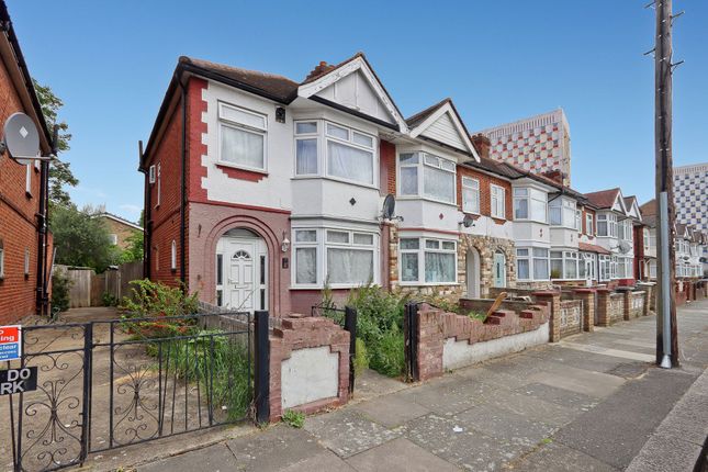 Ellanby Crescent, London, N18 3 bed end of terrace house for sale