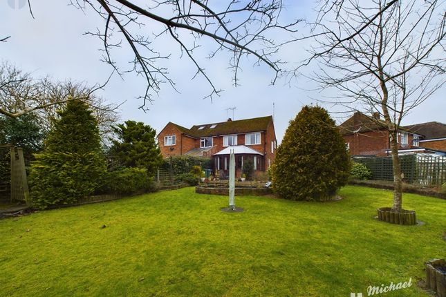 Broughton Close, Bierton, Aylesbury 3 bed semi