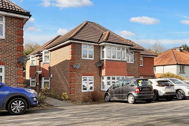 Brighton Road, Coulsdon CR5 2 bed flat for sale
