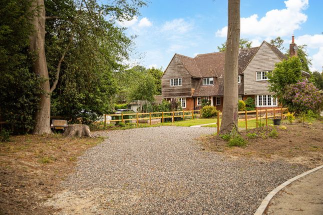 Copthorne Road, East Grinstead RH19 3 bed semi