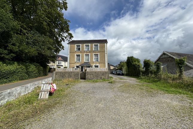 8 bed block of flats