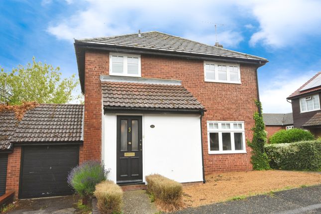 4 bed link detached house