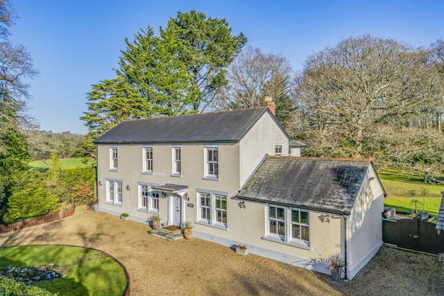 5 bed detached house