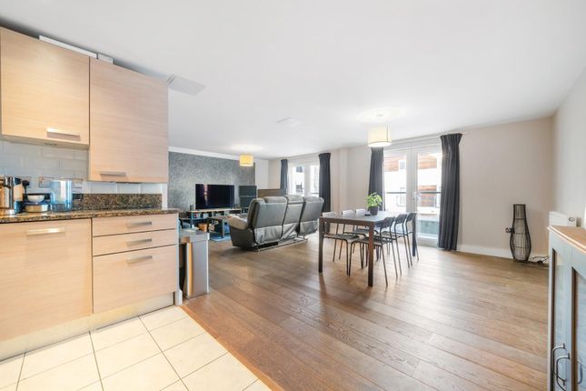 Stane Grove, SW4 2 bed flat for sale