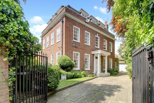 Lyndhurst Road, Hampstead, London NW3 6 bed house for sale