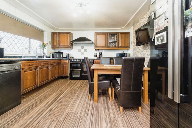 5 bedroom semi-detached house for sale