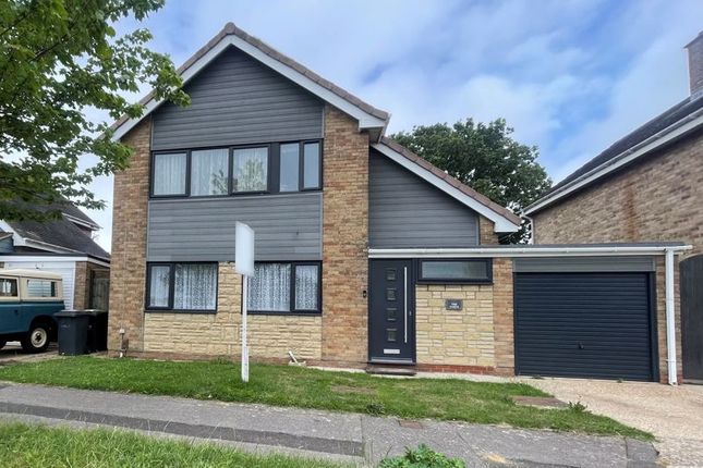 The Curve, Gosport PO13 3 bed detached house for sale