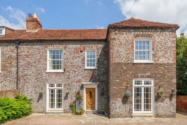 5 bed detached house