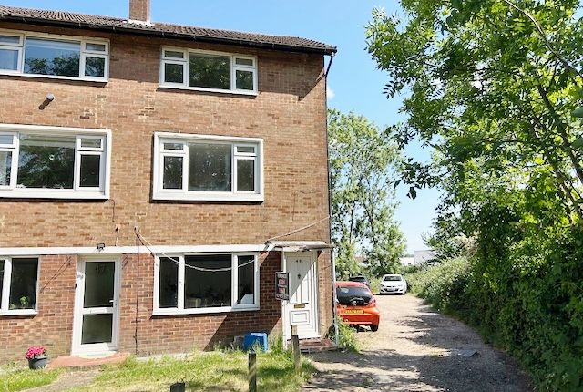 Cargreen Road, South Norwod, London... 2 bed apartment for sale