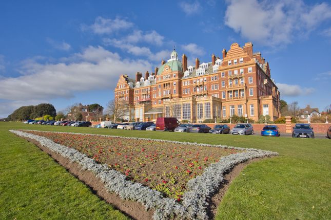The Leas, Folkestone, Kent, CT20 3 bed flat for sale