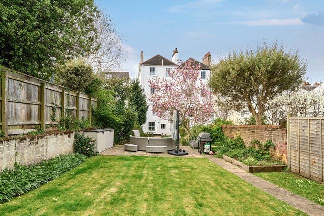 5 bedroom semi-detached house for sale