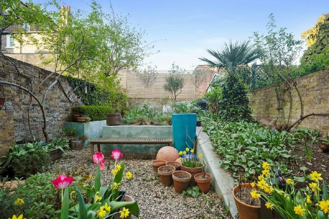 Miranda Road  Whitehall Park N19 3RB 3 bed flat for sale