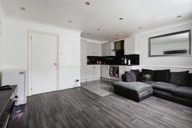 2 bedroom ground floor flat for sale