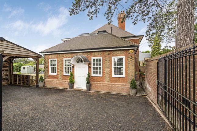 3 bedroom link detached house for sale